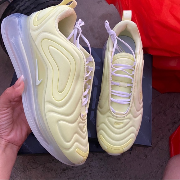 NIKE AUTHENTIC WOMENS AIR MAX 720 sz 8.5 NEW - Picture 2 of 6